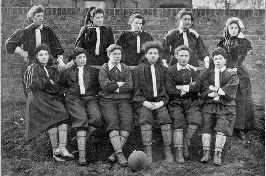 دردسرهای اولین فوتبال زنان