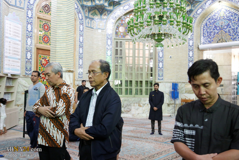 نماز خواندن سفیر اندونزی در مسجد مقدس جمکران +تصاویر