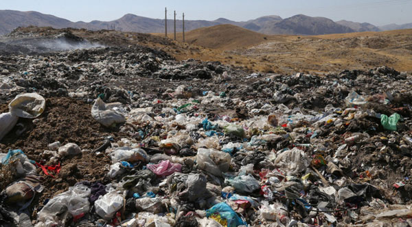 بحران ۳۰ سال دفن غیراصولی زباله در ایذه +عکس