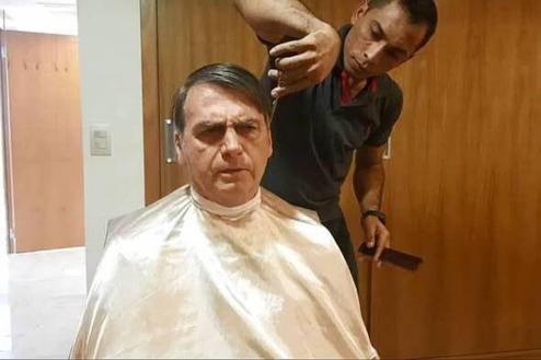 بدقولی رئیس‌جمهور برزیل بخاطر رفتن به سلمانی+عکس