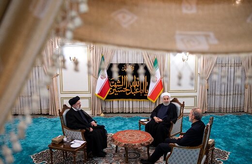مزاح روحانی و لاریجانی با رئیسی بر سر شام+عکس