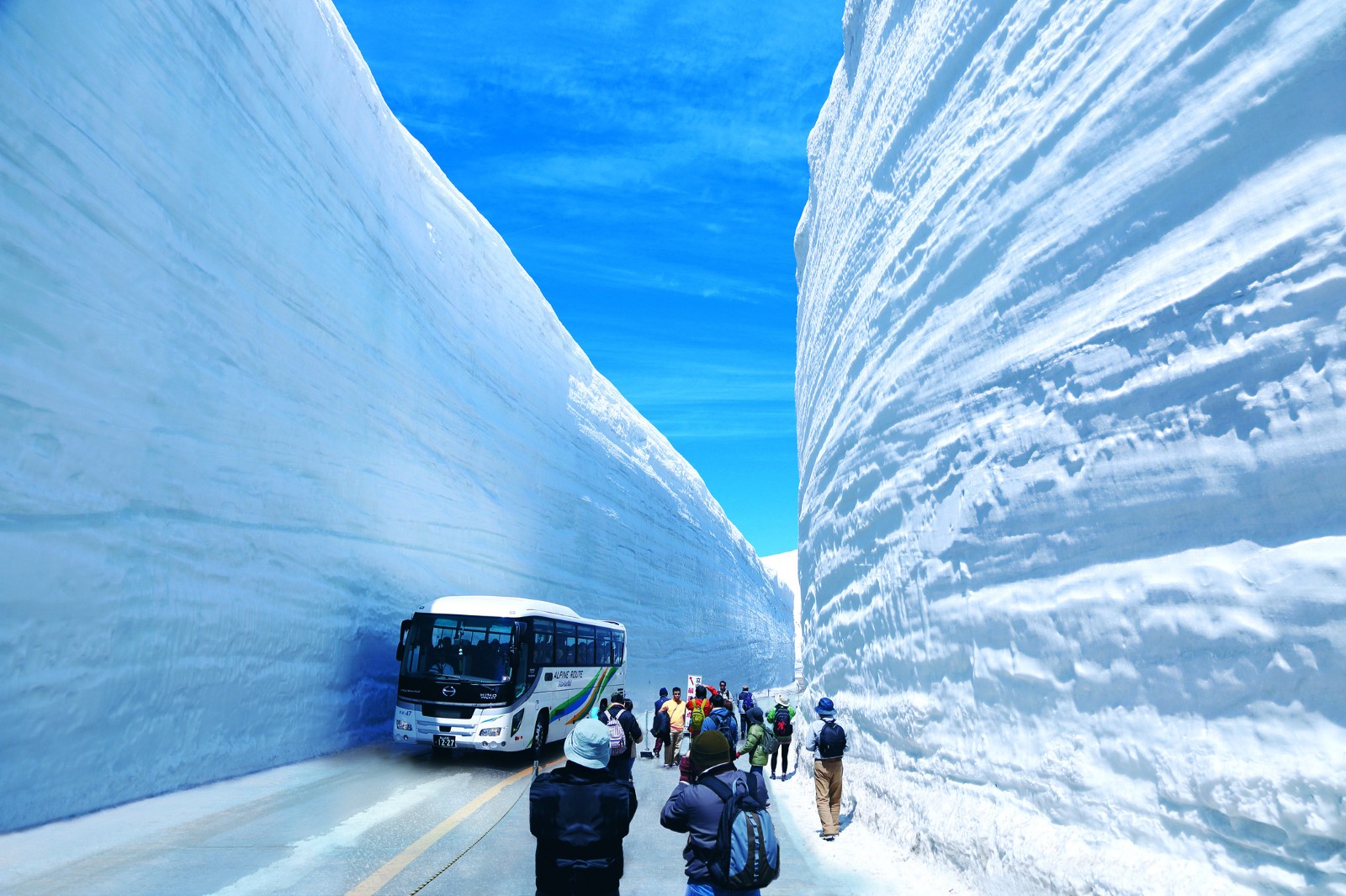 برفی‌ترین جاده جهان که همیشه سفید پوش است