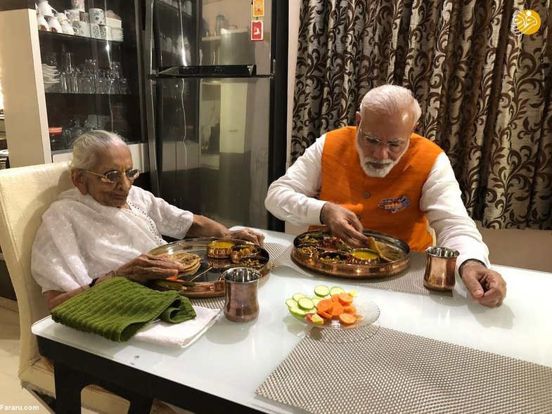 نخست وزیر ۶۹ ساله تولدش را کنار مادرش جشن گرفت +تصاویر