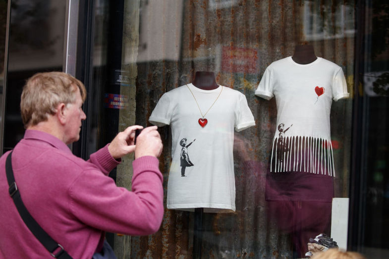 مغازه هنرمند خیابانی بریتانیایی بنسکی در لندن +عکس