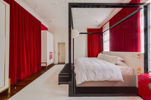 دکوراسیون اتاق خواب با تناژ رنگی قرمز
