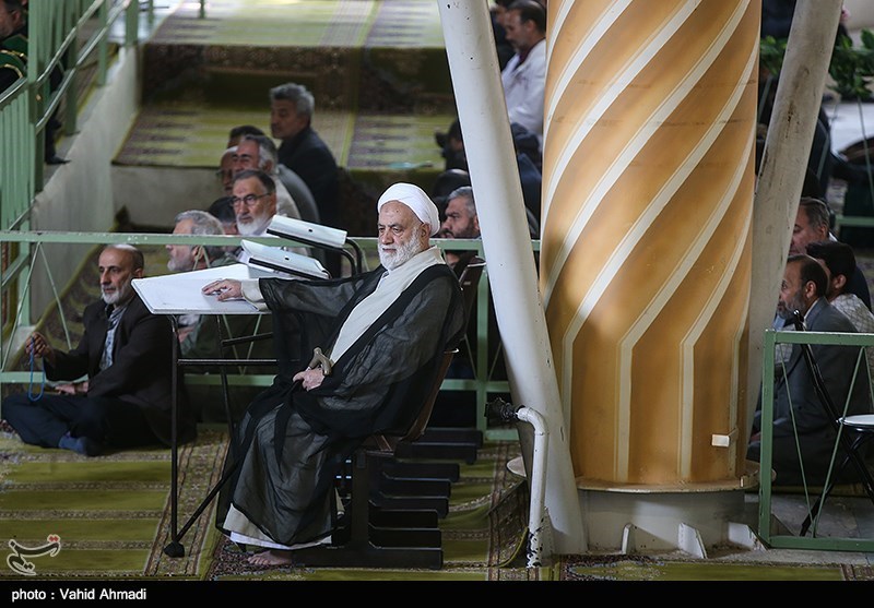 مرد همیشه حاضر نماز جمعه تهران +عکس
