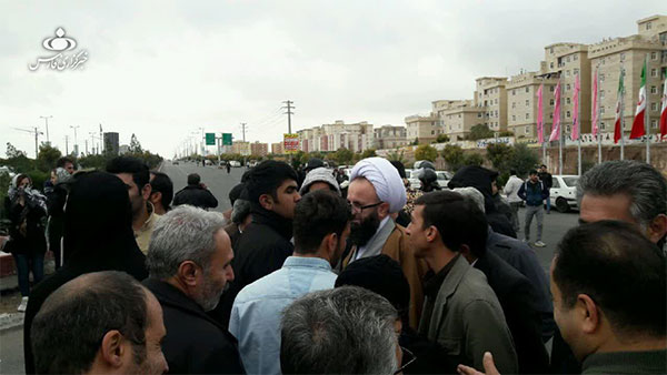 امام‌جمعه پرند در جمع معترضین+عکس
