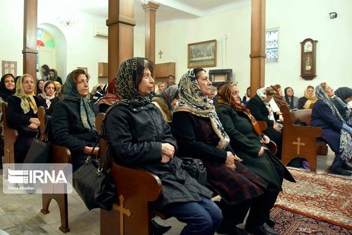 مراسم مذهبی در یک کلیسای تهران