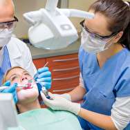 آیا با وجود کرونا می‌توان به مراکز دندانپزشکی مراجعه کرد؟