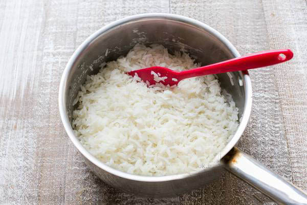 حتی در زمستان هم برنج پخته مانده نخورید
