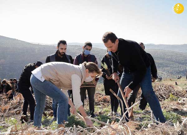 تصاویری از درختکاری بشار اسد و همسرش
