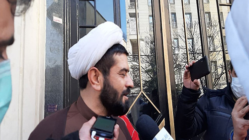 ثبت‌نام یک روحانی در انتخابات فدراسیون فوتبال +عکس