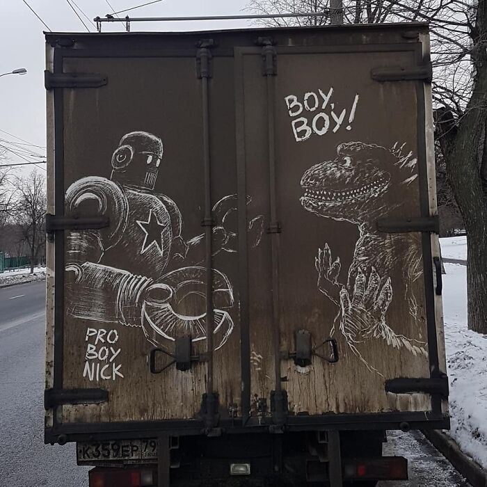 هنر ایجاد تصاویر زیبا روی کامیون‌های کثیف خاک گرفته