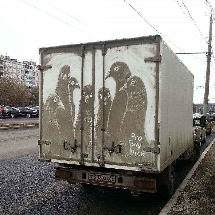 هنر ایجاد تصاویر زیبا روی کامیون‌های کثیف خاک گرفته