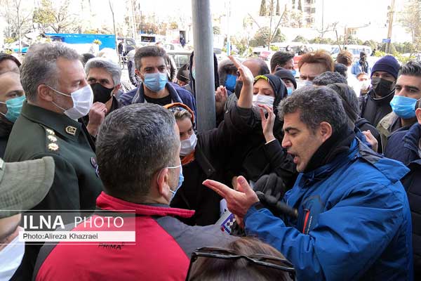 تجمع مالباختگان مقابل ساختمان بورس تهران +عکس