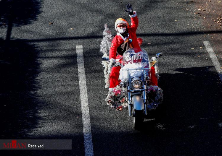 بابانوئل‌ها در رژه موتوری