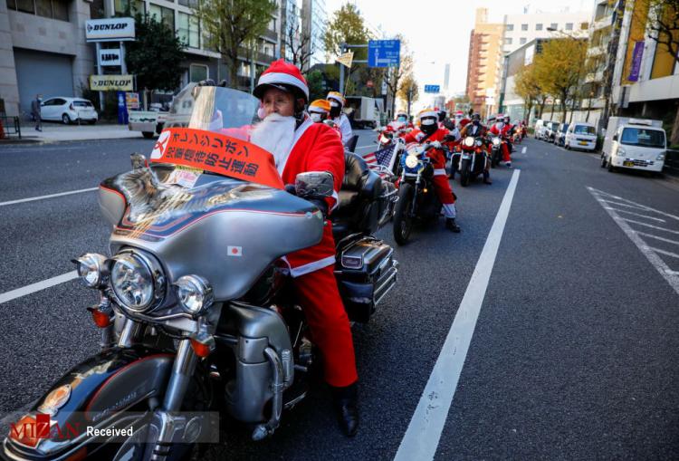 بابانوئل‌ها در رژه موتوری