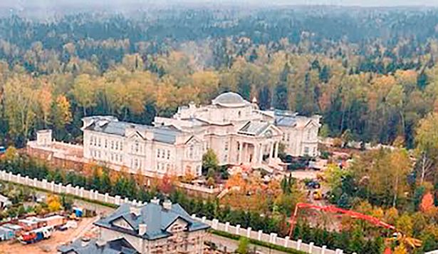 افشای تصاویر قصر مجلل ۲۰۰ میلیون پوندی ولادیمیر پوتین در روستای میلیاردرها