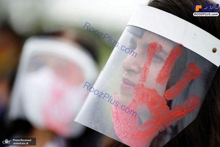 نشان معترض برزیلی بر روی محافظ صورت +عکس