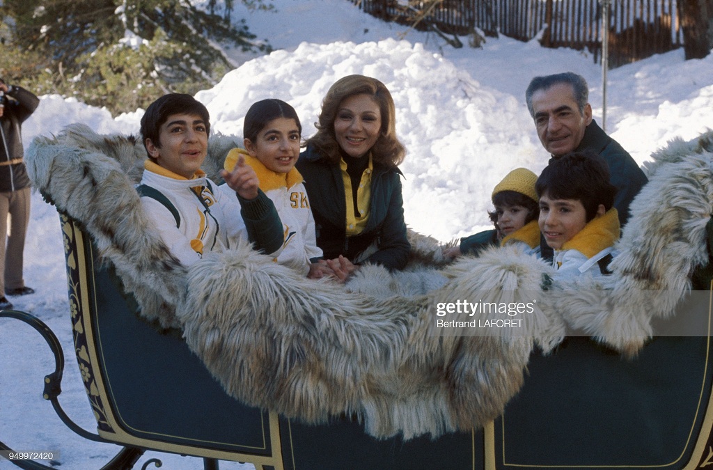 تعطیلات زمستانی شاه و خانواده اش در ویلای مجلل سوییس+ عکس