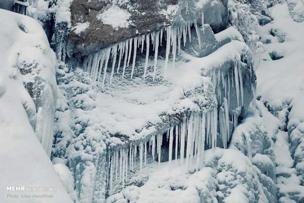 آبشار گنجنامه همدان یخ زد +تصاویر