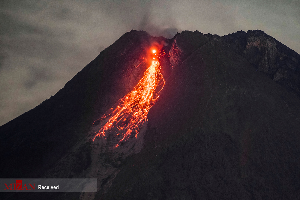 فوران آتش‌فشان کوه مراپی در اندونزی + عکس