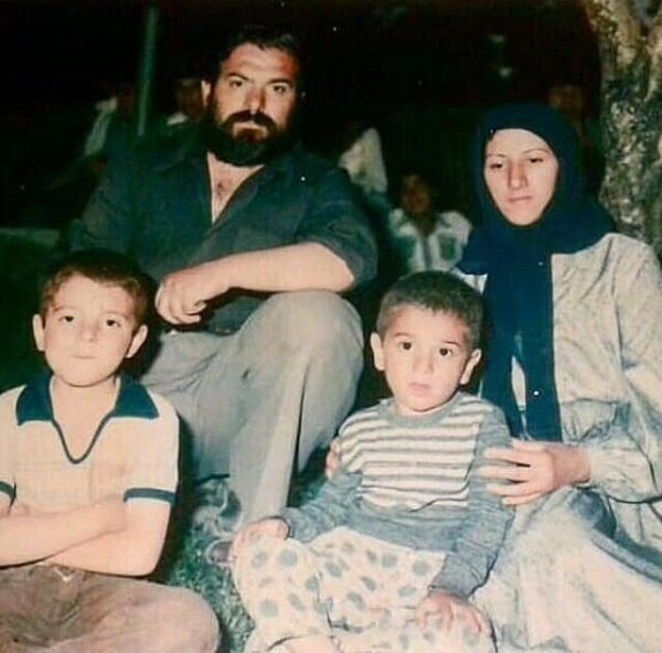 تصویری دیده نشده از علی انصاریان در کنار خانواده