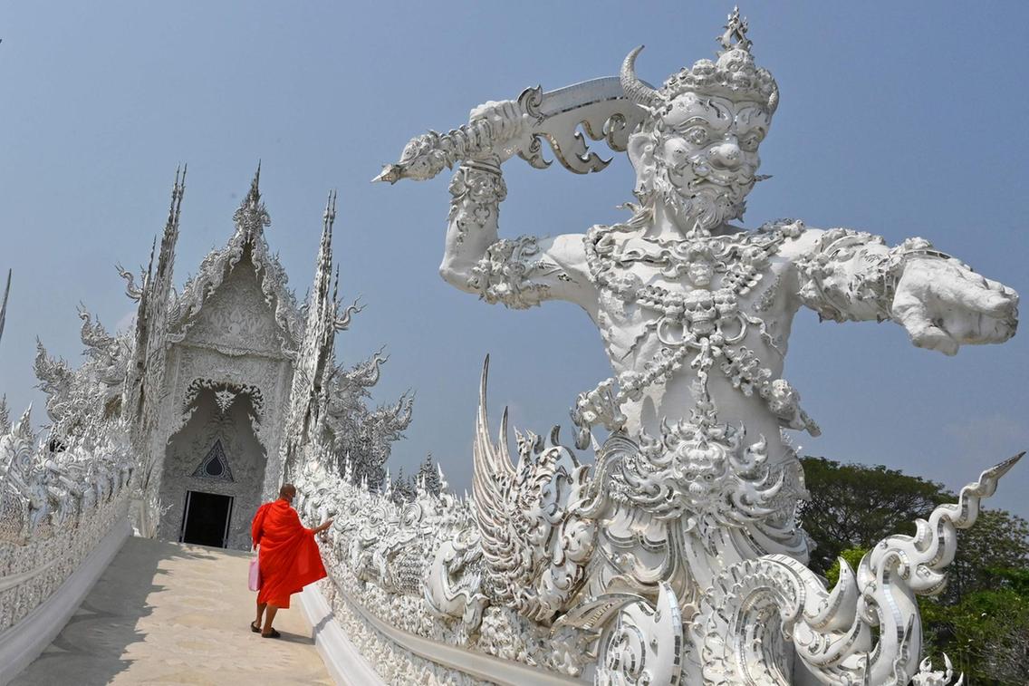 مجسمه های افسانه ای معبد سفید تایلند + عکس