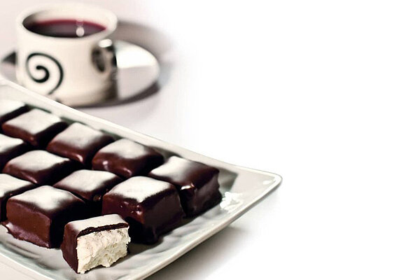 طرز تهیه پشمک شکلاتی خانگی برای عید نوروز