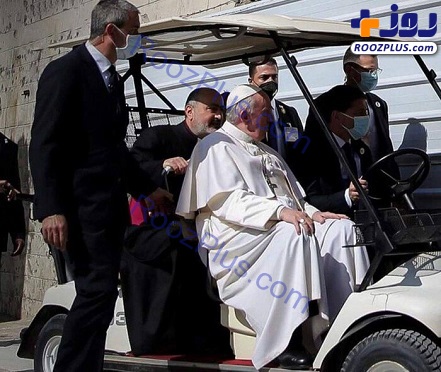 پاپ سوار بر اتومبیل مخصوص+عکس