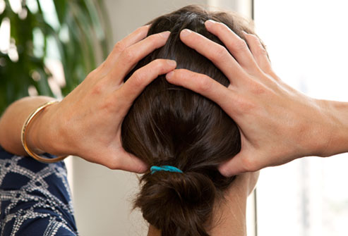 علت درد پشت سر چیست؟