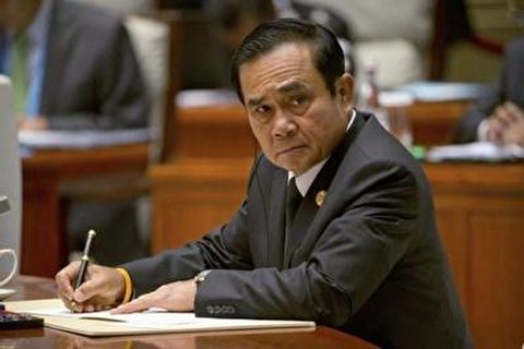 حرکت عجیب نخست وزیر تایلند در نشست خبری
