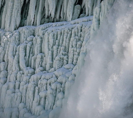 تصاویری حیرت‌انگیز؛ وقتی نیاگارا یخ می‌زند