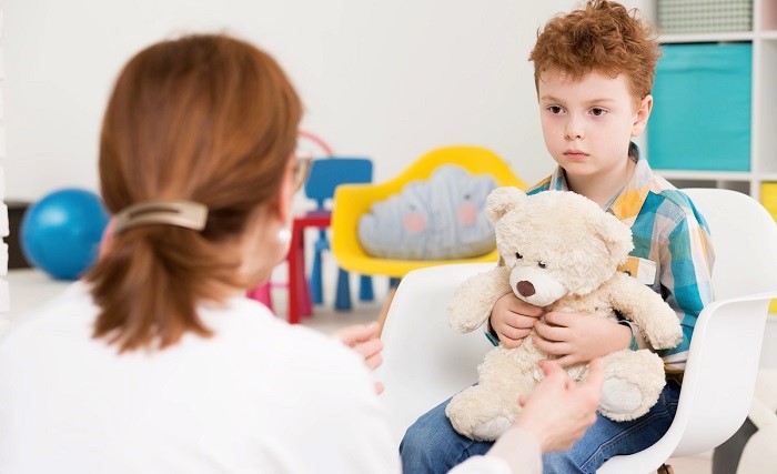 درمان اوتیسم کودکان با کاردرمانی، رفتاردرمانی، دارو و تغذیه