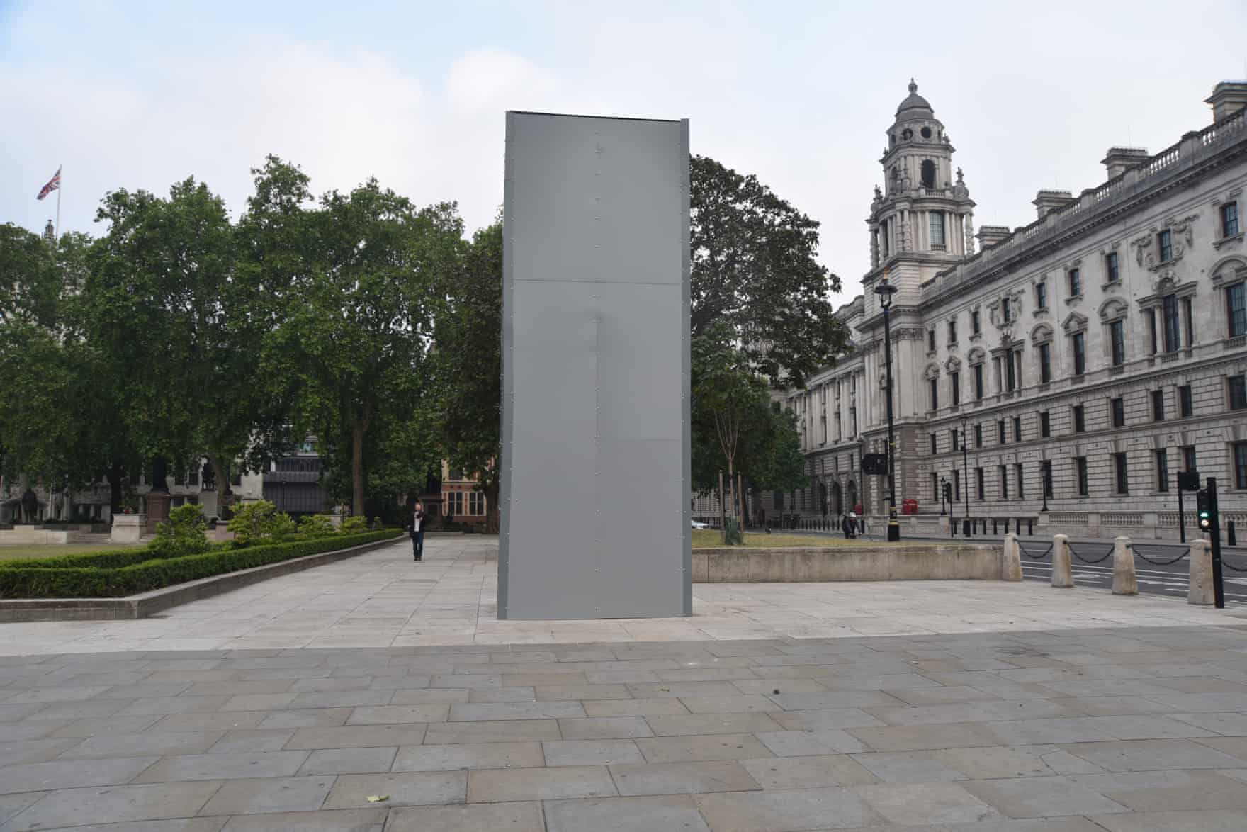 عاقبت مجسمه چرچیل در لندن + عکس