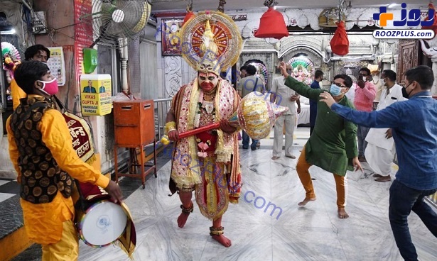 اجرای مراسم مذهبی در معبد دهلی+عکس