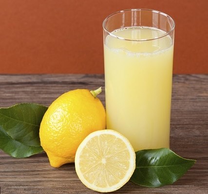 راهکاری مناسب برای گرفتن تلخی آب لیموی تازه