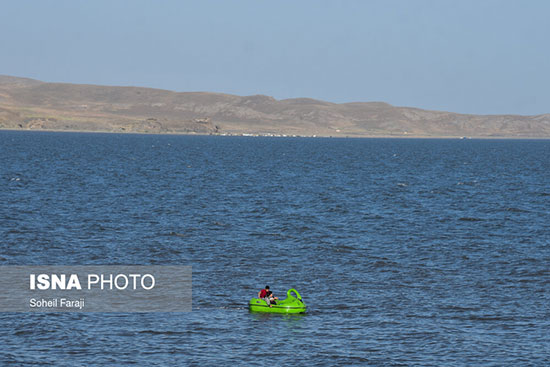 مسافران دریاچه ارومیه