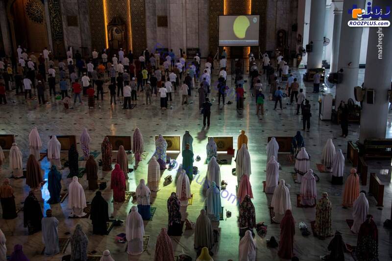 برگزاری نماز آیات با فاصله اجتماعی در اندونزی +عکس
