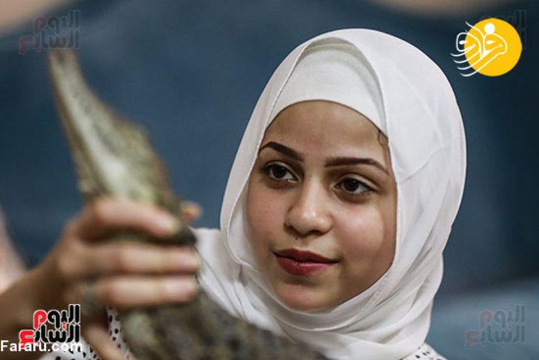 دختر ۱۵ ساله تمساح پرورش می‌دهد+عکس