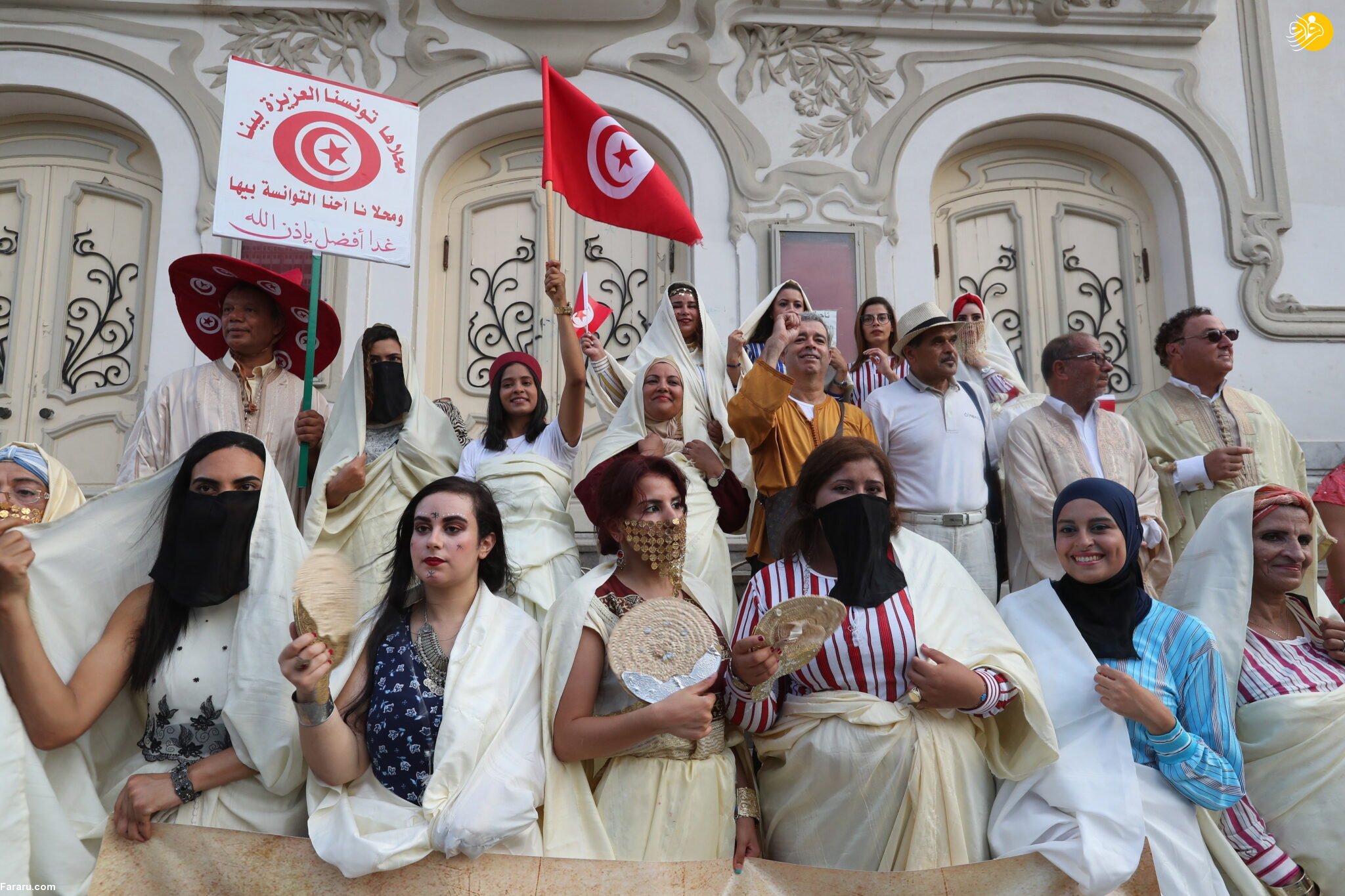 ز‌نان تونسی چا‌در سر کردند + عکس