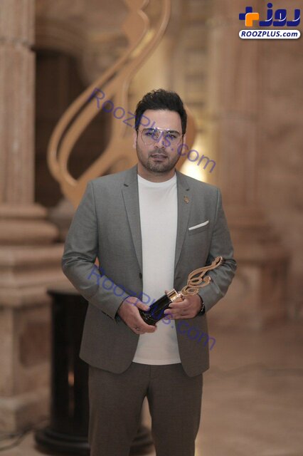 تیپ و عینک خاص احسان علیخانی در جشن حافظ +عکس
