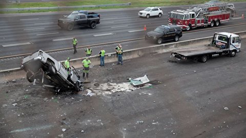 سقوط مرگبار یک خودروی سواری از روی پل