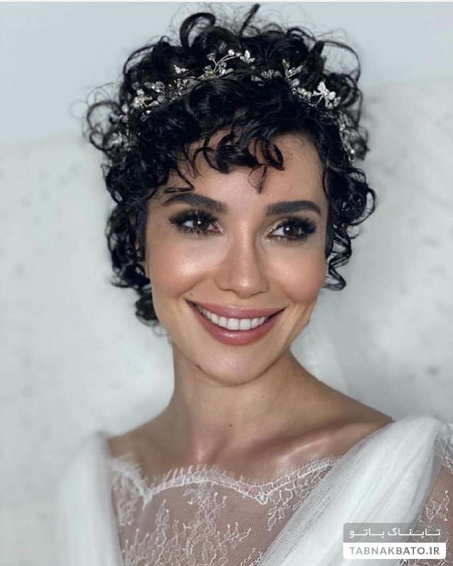 لباس عروس ساده و زیبای بازیگر معروف ترکیه‌ای