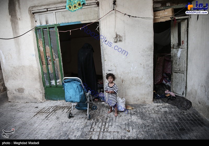 وضعیت نامناسب یک کودک در محله هرندی تهران+عکس