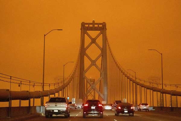 آتش، آسمان سانفرانسیسکو را قرمز کرد+عکس