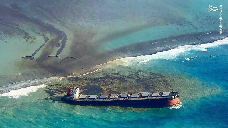نفتکش نصف شده ژاپنی در سواحل موریس+عکس