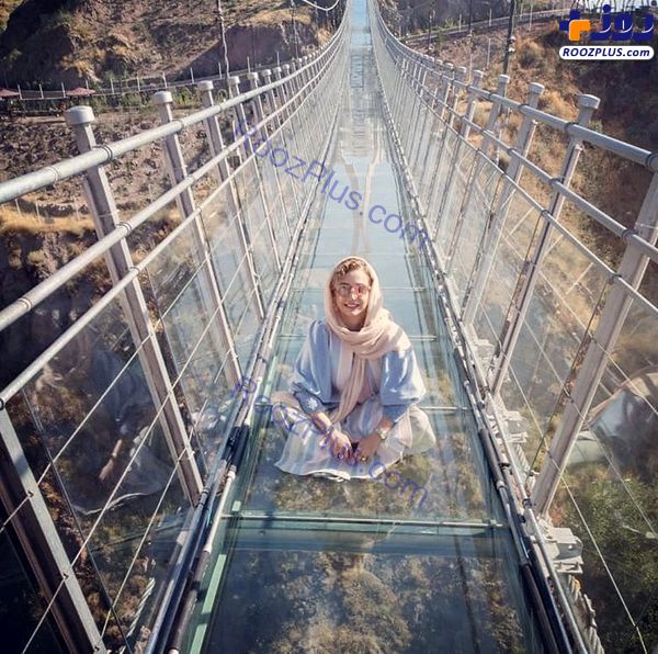 شبنم قلی خانی روی پل شیشه ای اردبیل + عکس