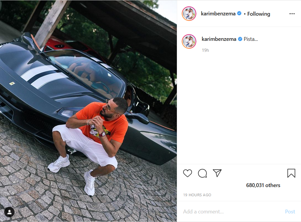 فوتبالیست معروف از ماشین گرانقیمتش رونمایی کرد +عکس