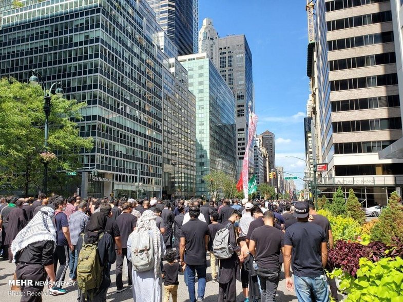 اهتزاز پرچم امام حسین (ع) در قلب نیویورک +عکس